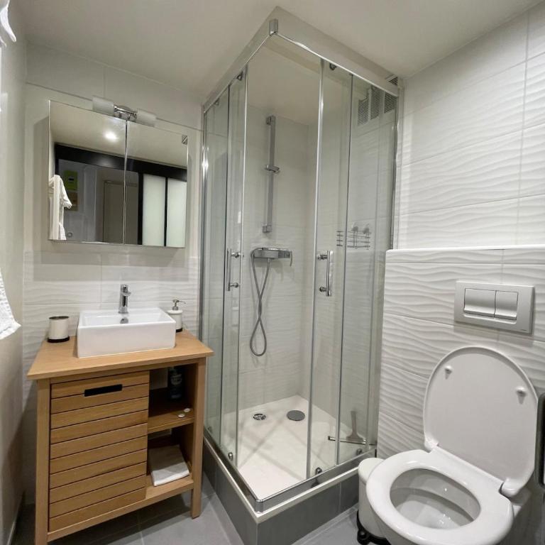 Bright modern studio, Nice Port, walk to tram and beach! - Appartement 1 Chambre - 8