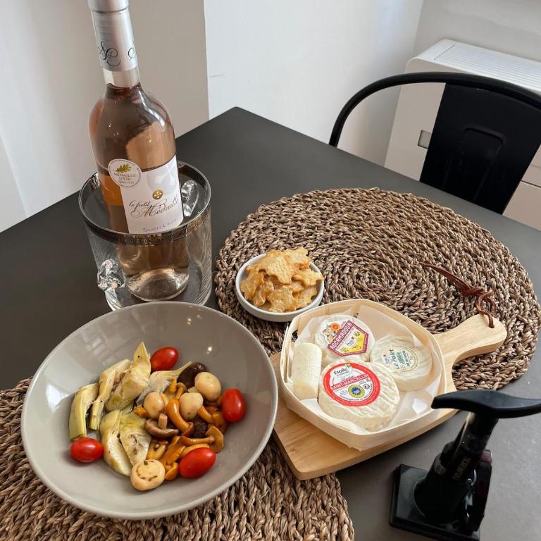 Bright modern studio, Nice Port, walk to tram and beach! - Appartement 1 Chambre - 28