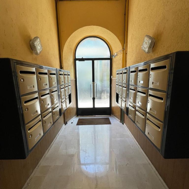 Bright modern studio, Nice Port, walk to tram and beach! - Appartement 1 Chambre - 30