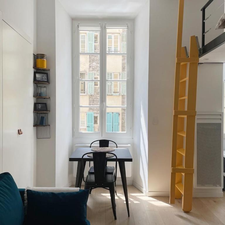 Bright modern studio, Nice Port, walk to tram and beach! - Appartement 1 Chambre - 35