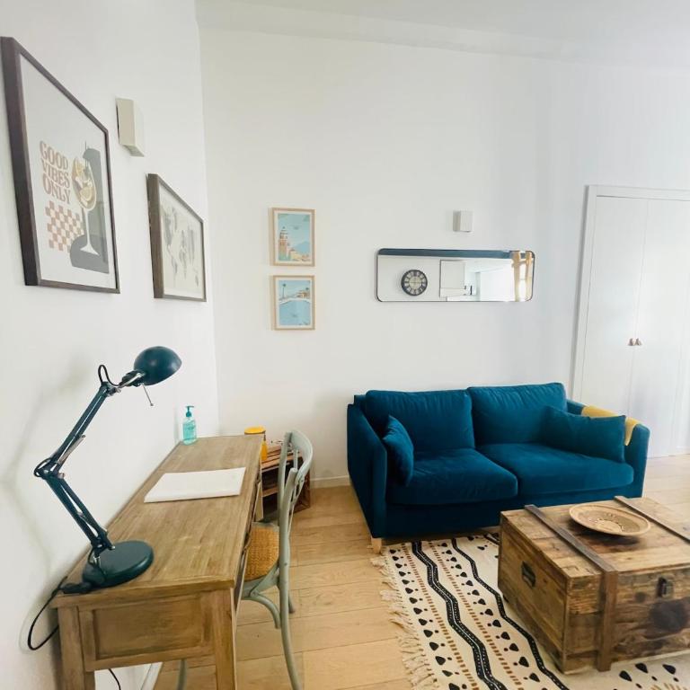 Bright modern studio, Nice Port, walk to tram and beach! - Appartement 1 Chambre - 38