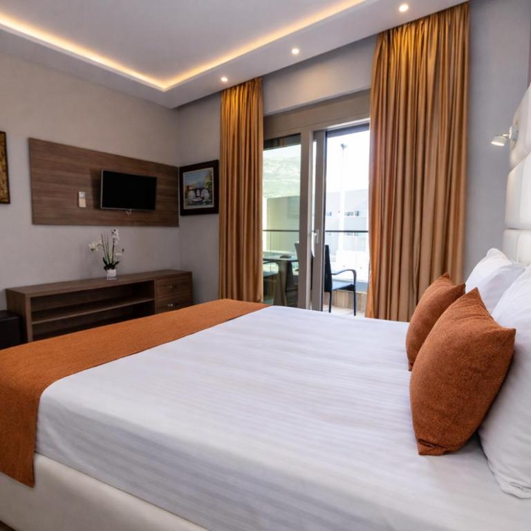Hotel Butua Residence - Dvokrevetna Soba sa Bračnim Krevetom i Balkonom - 2