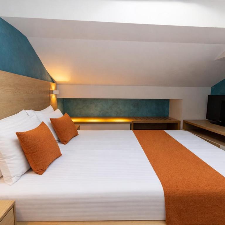 Hotel Butua Residence - Niskobudžetna Dvokrevetna Soba sa Bračnim Krevetom - 1