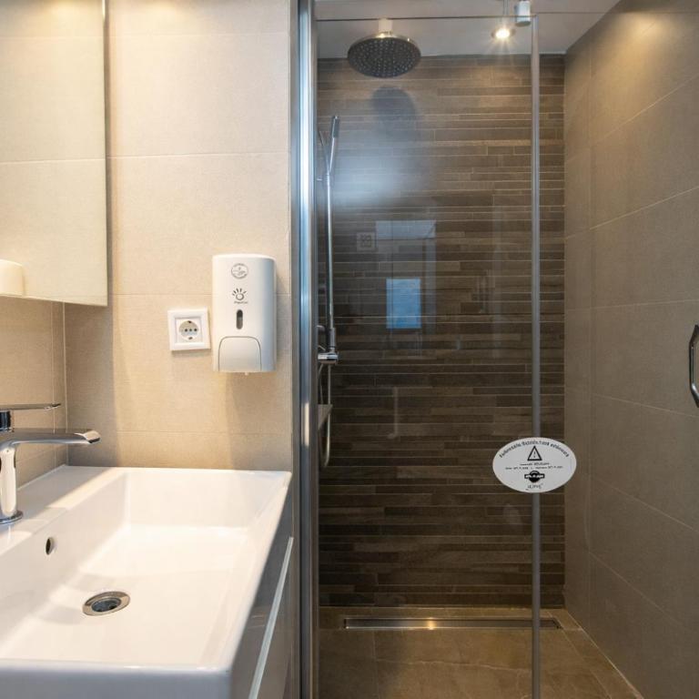 Hotel Butua Residence - Niskobudžetna Dvokrevetna Soba sa Bračnim Krevetom - 3