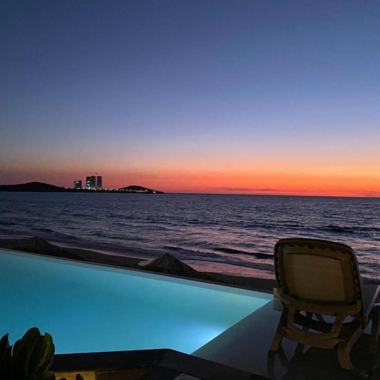 Beach Loft Style and Beach Heated Pool - One-Bedroom Apartment - 3