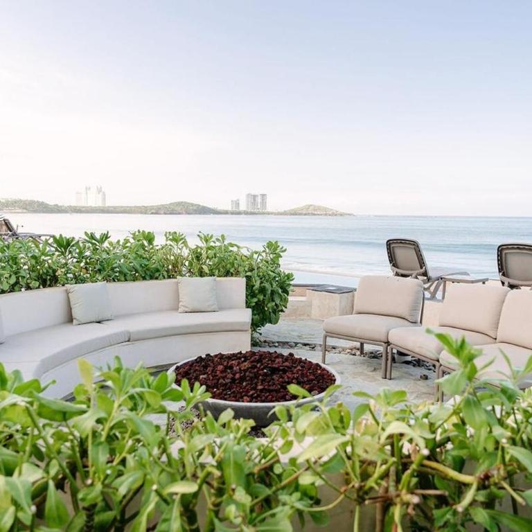 Beach Loft Style and Beach Heated Pool - One-Bedroom Apartment - 9