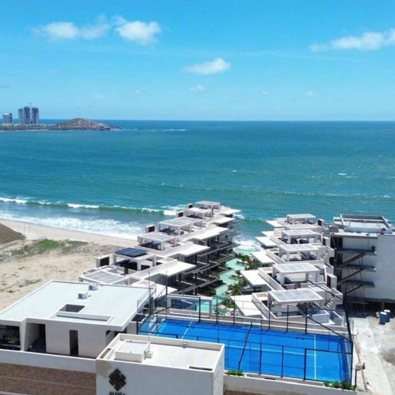 Beach Loft Style and Beach Heated Pool - One-Bedroom Apartment - 15