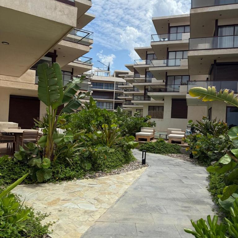 Beach Loft Style and Beach Heated Pool - One-Bedroom Apartment - 23