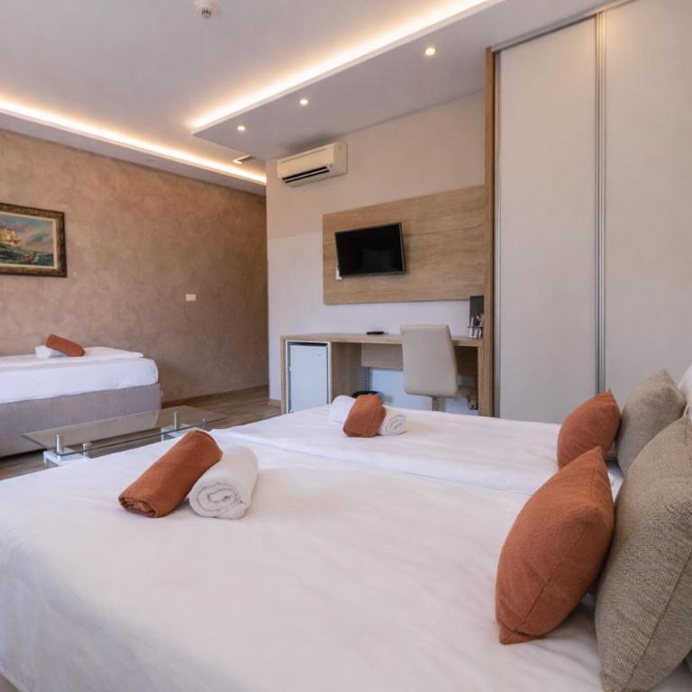 Hotel Butua Residence - Trokrevetna Soba sa Balkonom - 4