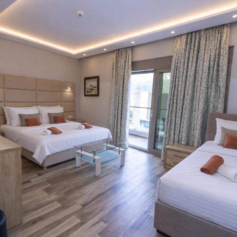 Hotel Butua Residence - Trokrevetna Soba sa Balkonom - 1