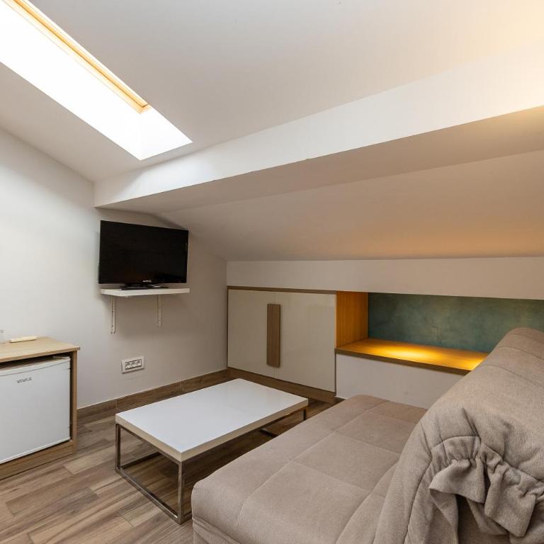 Hotel Butua Residence - Trokrevetna Soba - 4