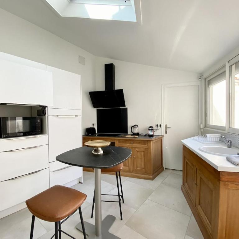 Maison rénovée 2022, Patio et garage Centre LR ! - Two-Bedroom House - 12