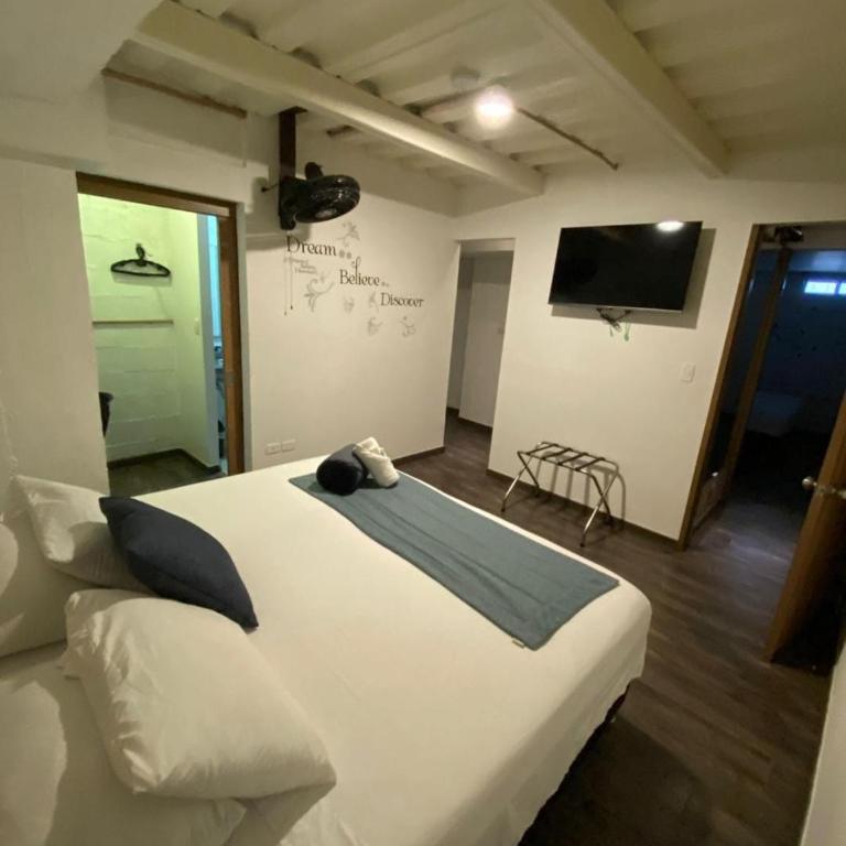 Carriqui Garden Hotel - Double Room - 2