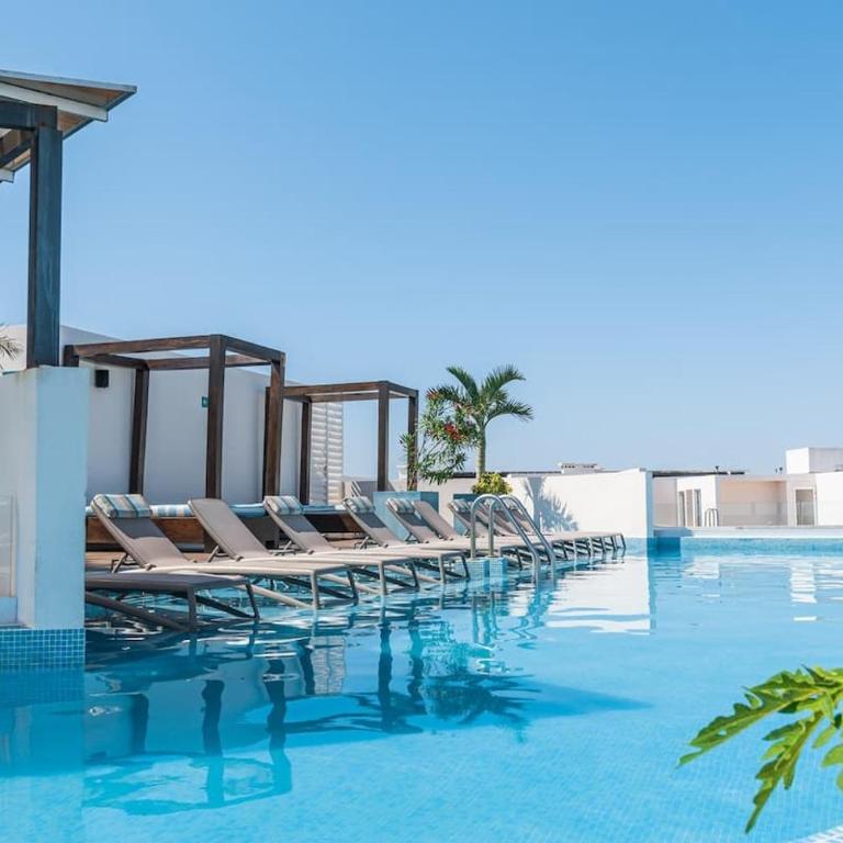 Central Beach Haven Sleeps 16 - Apartment - 2