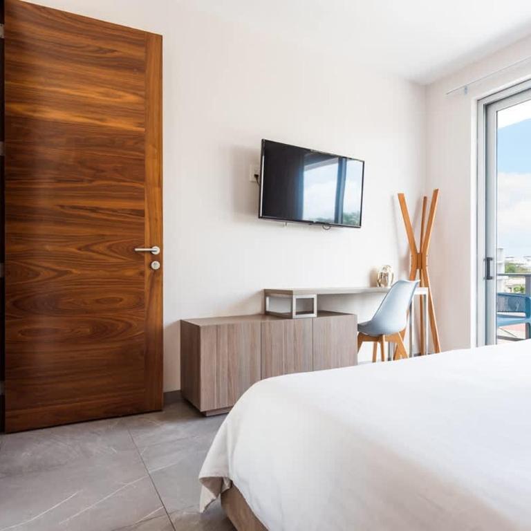 Central Beach Haven Sleeps 16 - Apartment - 5