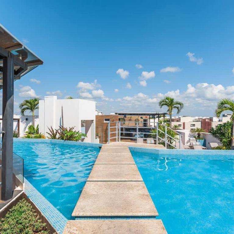 Central Beach Haven Sleeps 16 - Apartment - 11