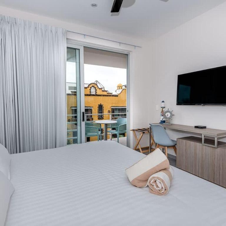 Central Beach Haven Sleeps 16 - Apartment - 25