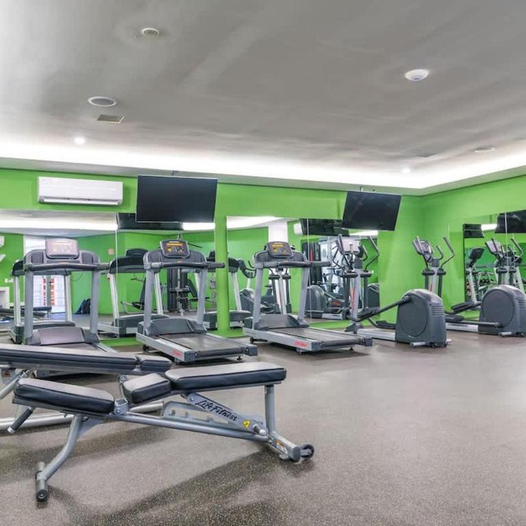 Central Beach Haven Sleeps 16 - Apartment - 33