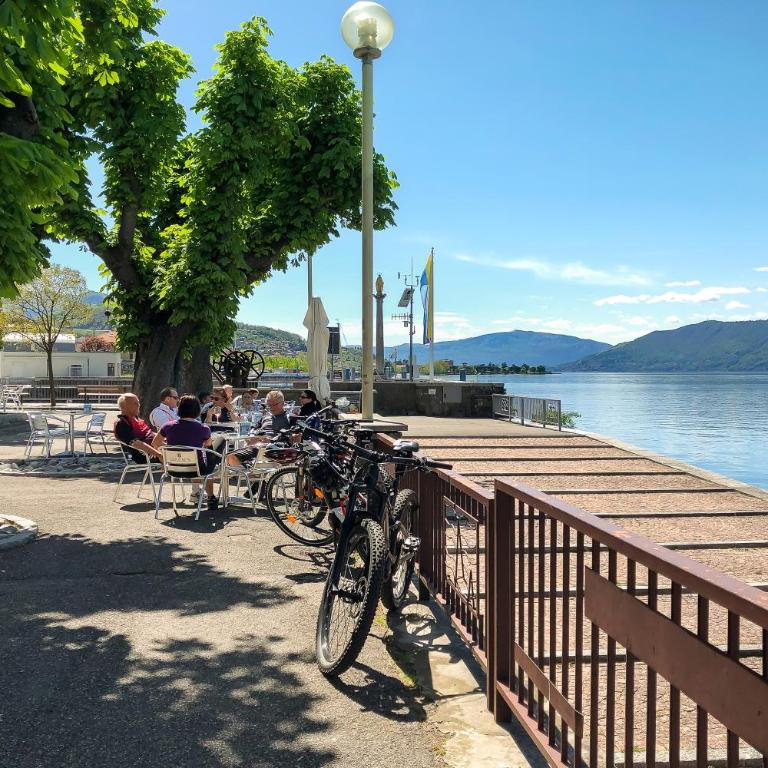 Bee Apartment: Luino Lakeside with Outdoor Dining - Happy Rentals - Apartamento con balcón - 20