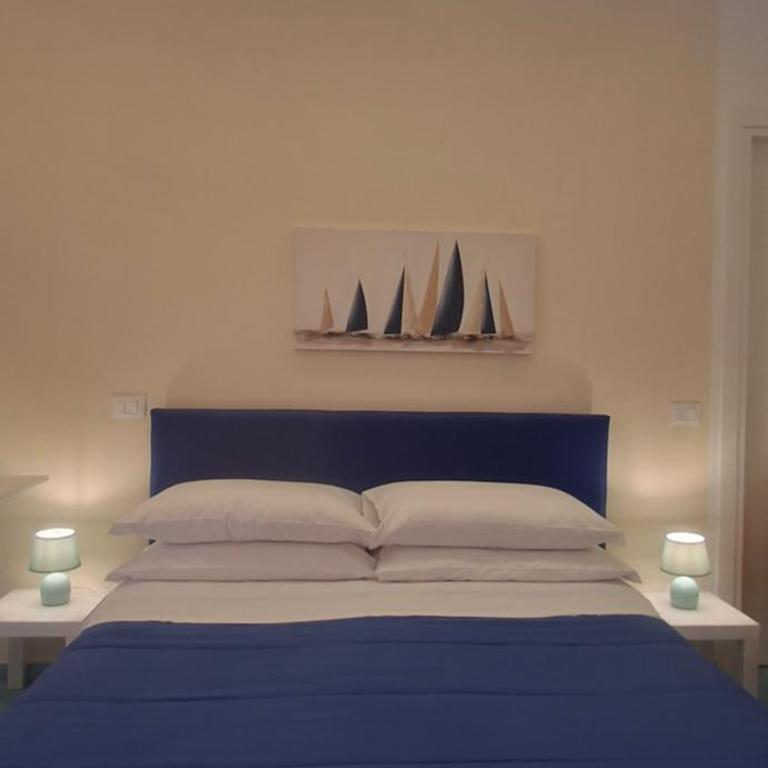 due stanzulelle sul mare B&B - Camera Matrimoniale con Balcone e Vista Mare - 15