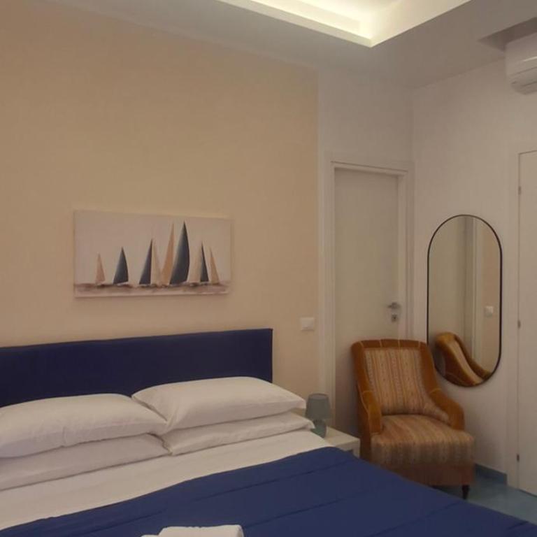 due stanzulelle sul mare B&B - Camera Matrimoniale con Balcone e Vista Mare - 24