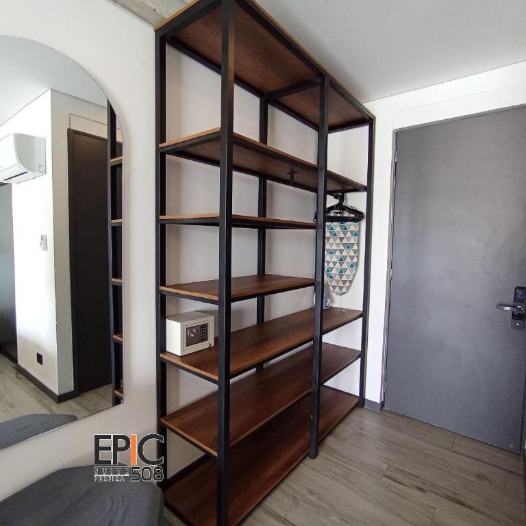 Epic Suite 508 Deluxe Airport - Deluxe One-Bedroom Apartment - 6