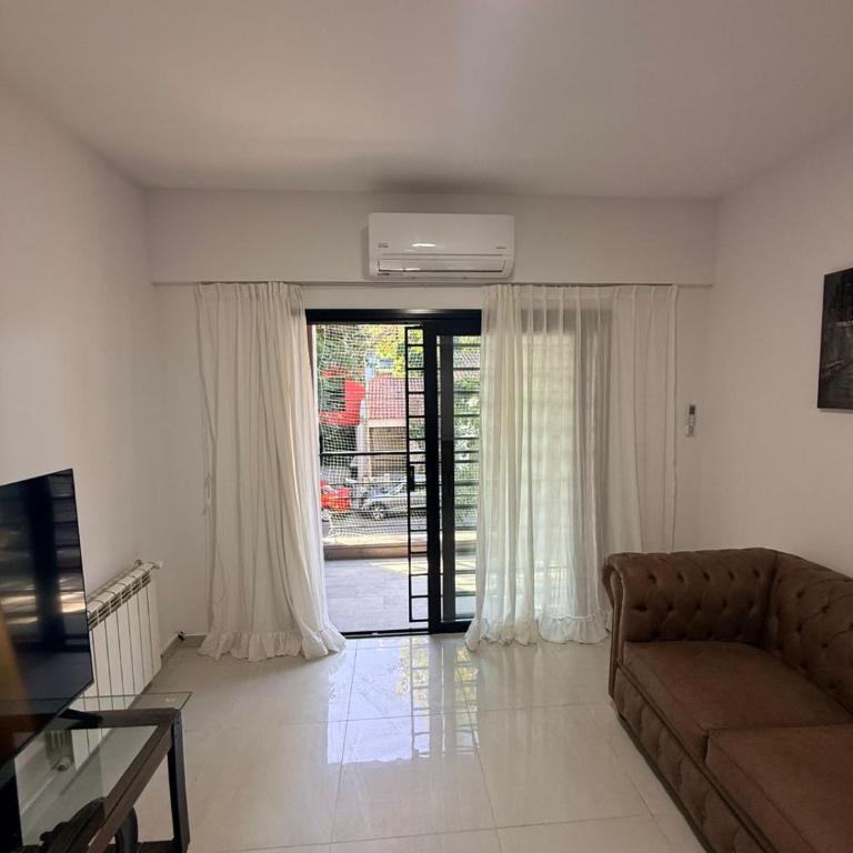 Monte Grande Family Stay - Balcón y parilla - Apartamento de 2 dormitorios con balcón - 12