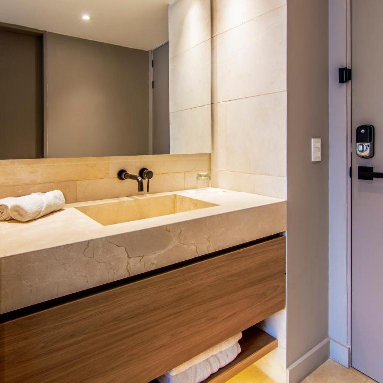 Nodo Hotel - Habitación Estándar - 1 cama grande - 4