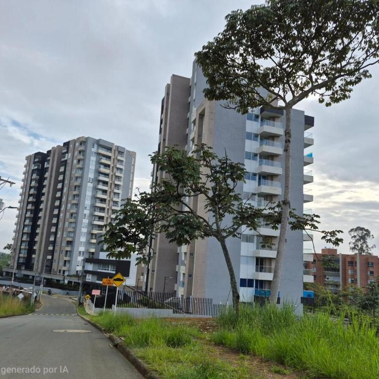 Exclusive 13th-Floor Luxury Apt in Garden City - Three-Bedroom Apartment - 5