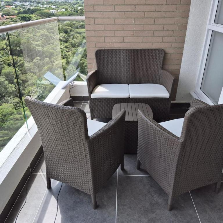 Exclusive 13th-Floor Luxury Apt in Garden City - Three-Bedroom Apartment - 7