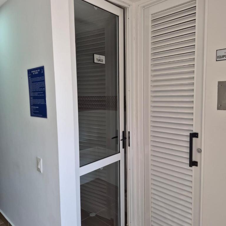 Exclusive 13th-Floor Luxury Apt in Garden City - Three-Bedroom Apartment - 20