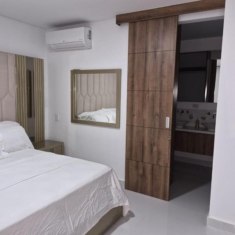 Exclusive 13th-Floor Luxury Apt in Garden City - Three-Bedroom Apartment - 31