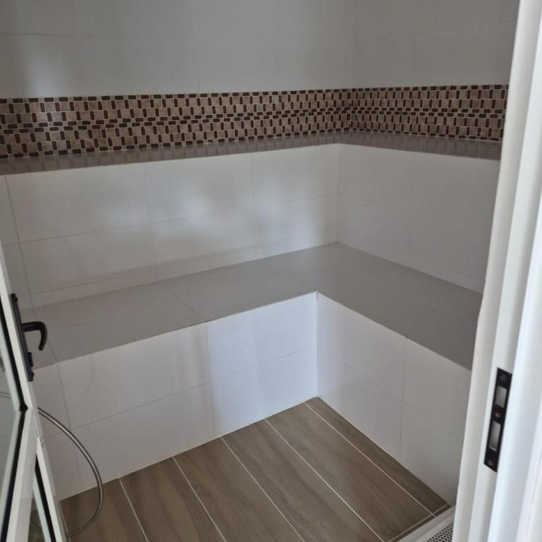 Exclusive 13th-Floor Luxury Apt in Garden City - Three-Bedroom Apartment - 32