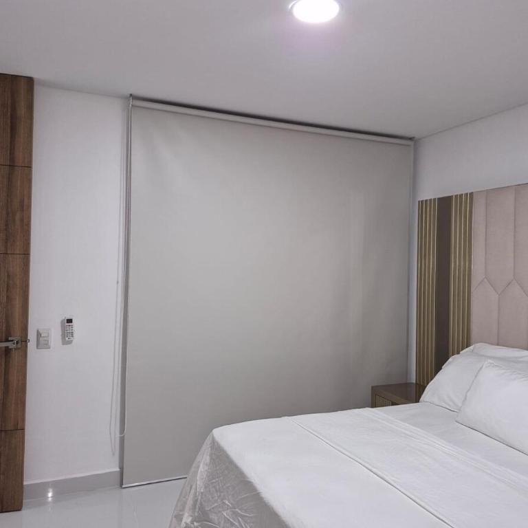Exclusive 13th-Floor Luxury Apt in Garden City - Three-Bedroom Apartment - 37