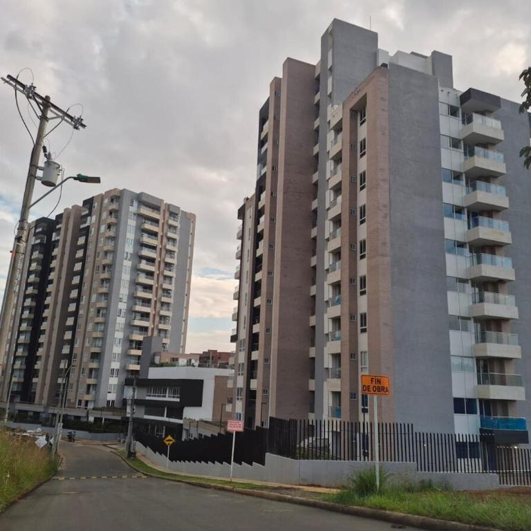 Exclusive 13th-Floor Luxury Apt in Garden City - Three-Bedroom Apartment - 38