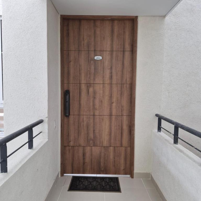 Exclusive 13th-Floor Luxury Apt in Garden City - Three-Bedroom Apartment - 44