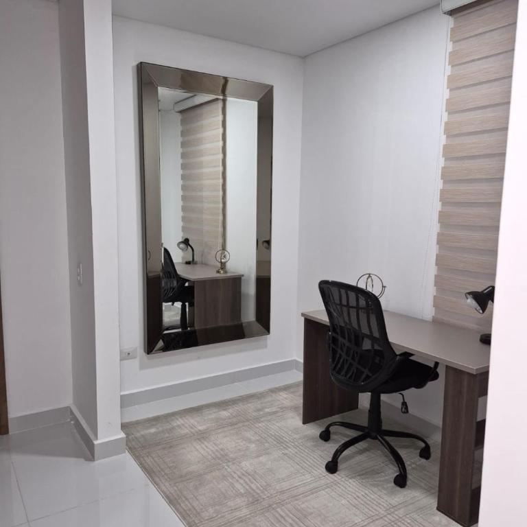 Exclusive 13th-Floor Luxury Apt in Garden City - Three-Bedroom Apartment - 47