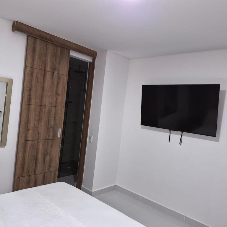 Exclusive 13th-Floor Luxury Apt in Garden City - Three-Bedroom Apartment - 49