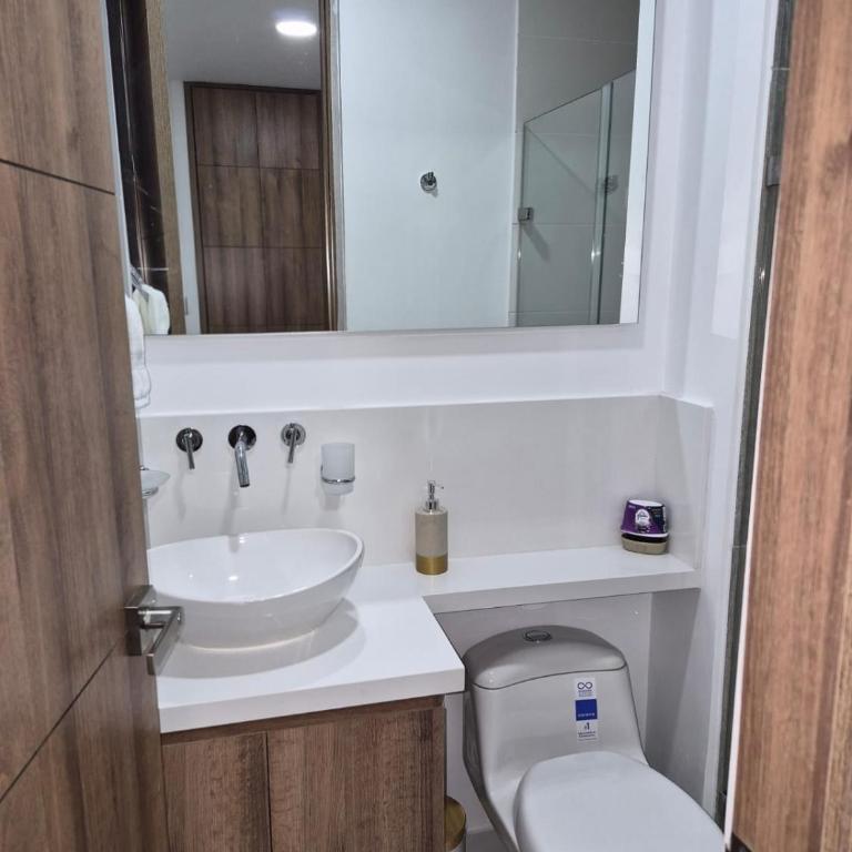Exclusive 13th-Floor Luxury Apt in Garden City - Three-Bedroom Apartment - 61