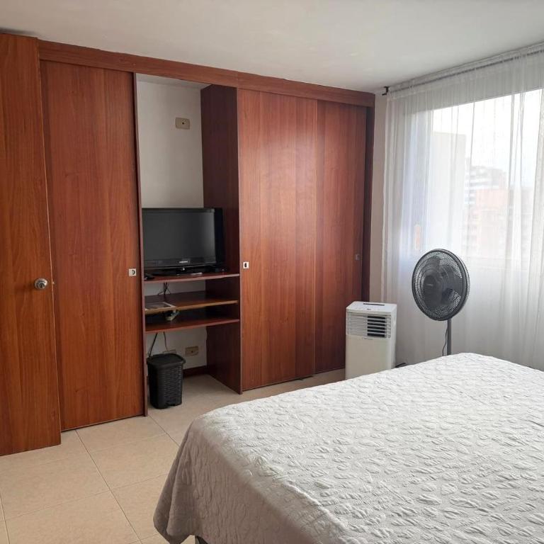 El Poblado, Medellín con Piscina, gym, cómodo, linda vista. - Apartamento de 2 dormitorios - 24