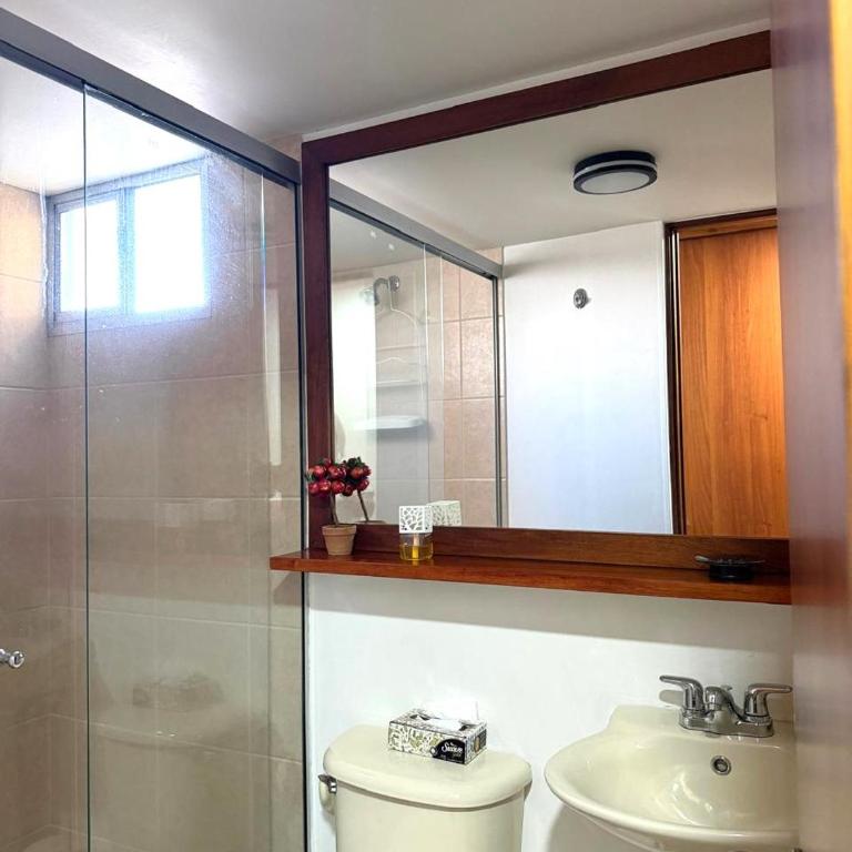 El Poblado, Medellín con Piscina, gym, cómodo, linda vista. - Apartamento de 2 dormitorios - 25
