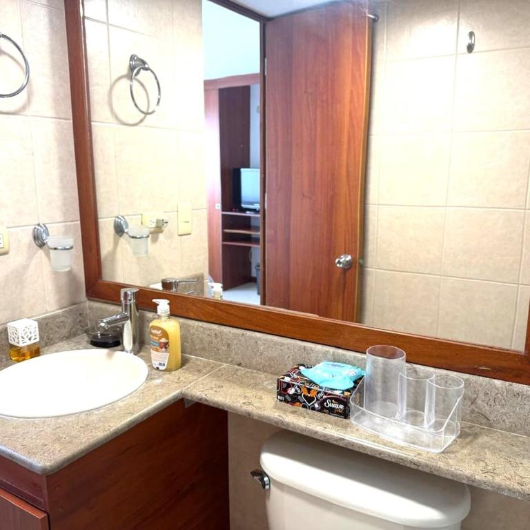 El Poblado, Medellín con Piscina, gym, cómodo, linda vista. - Apartamento de 2 dormitorios - 27