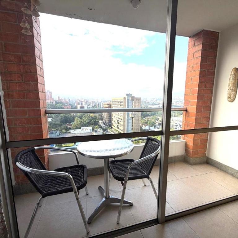 El Poblado, Medellín con Piscina, gym, cómodo, linda vista. - Apartamento de 2 dormitorios - 31