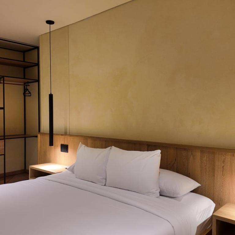 Iconik Hotel - Deluxe Room - 10
