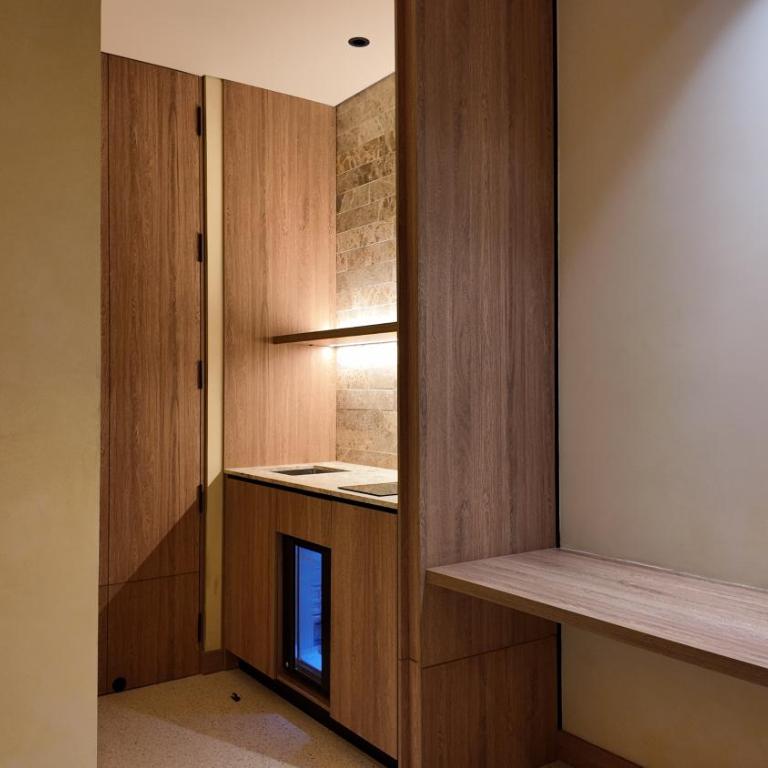 Iconik Hotel - Deluxe Room - 9
