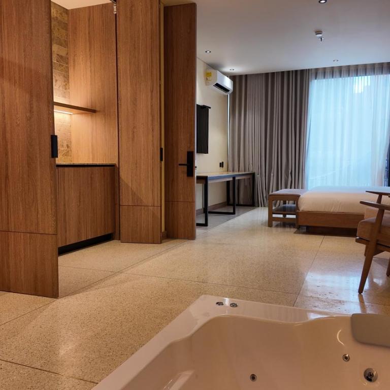 Iconik Hotel - Studio with Spa Bath - 9
