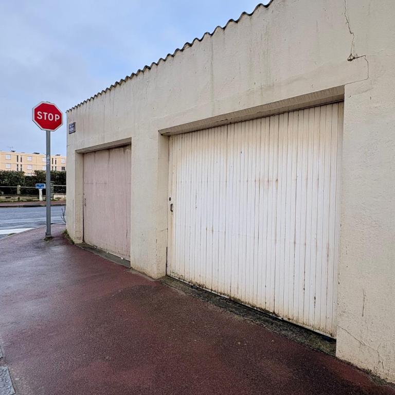 Appartement 3 chambres avec grand balcon et garage proche du casino - FR-1-323-260 - Apartment - 21