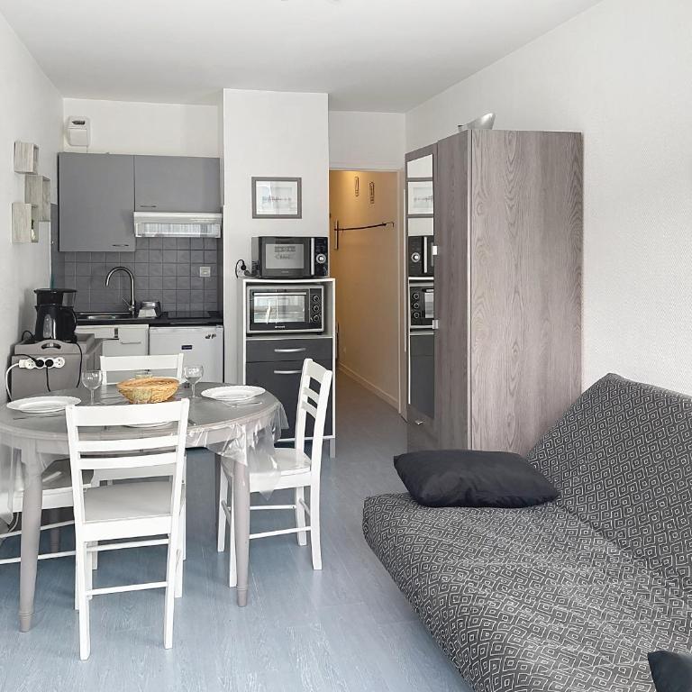 Studio rénové avec balcon à 100m de la plage et piscine - 4 personnes - Les Sables-d'Olonne - FR-1-331-204 - Studio - 1
