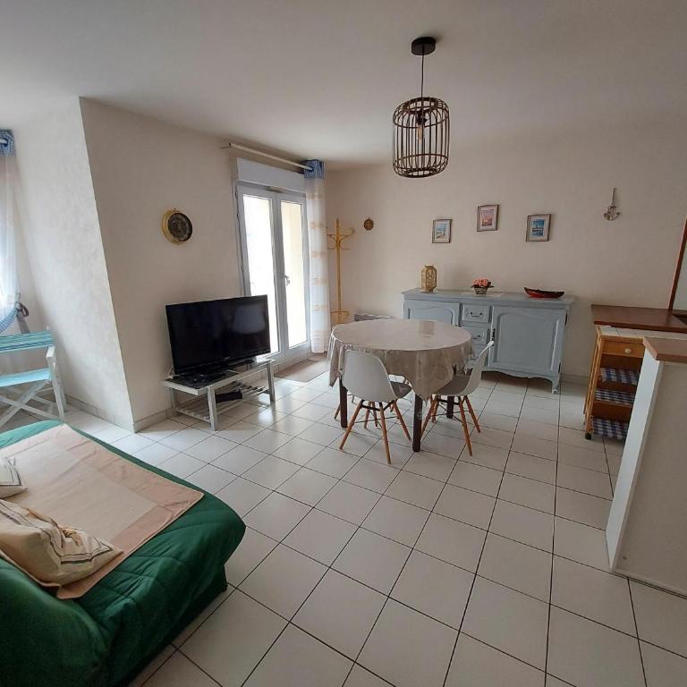 Appartement Cozy, 4 Pers, Centre-Ville, Proche Plage et Commerces - FR-1-92-877 - Appartement (4 Adultes) - 10