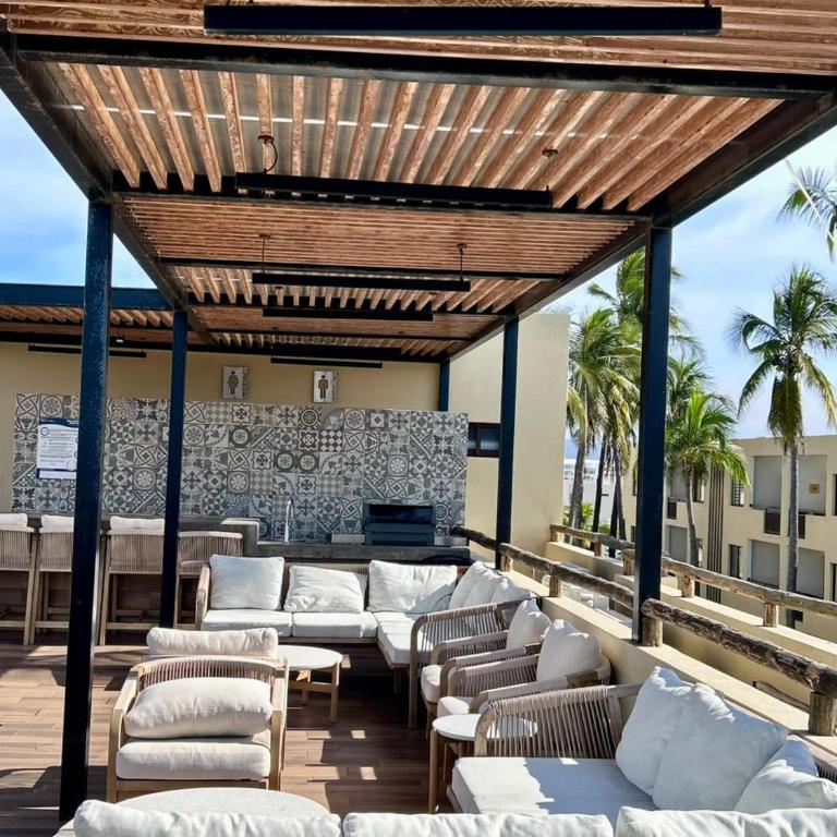 Apartment in Oceanna Condos del Mar Cerritos - Two-Bedroom Apartment with Balcony and Terrace - 14